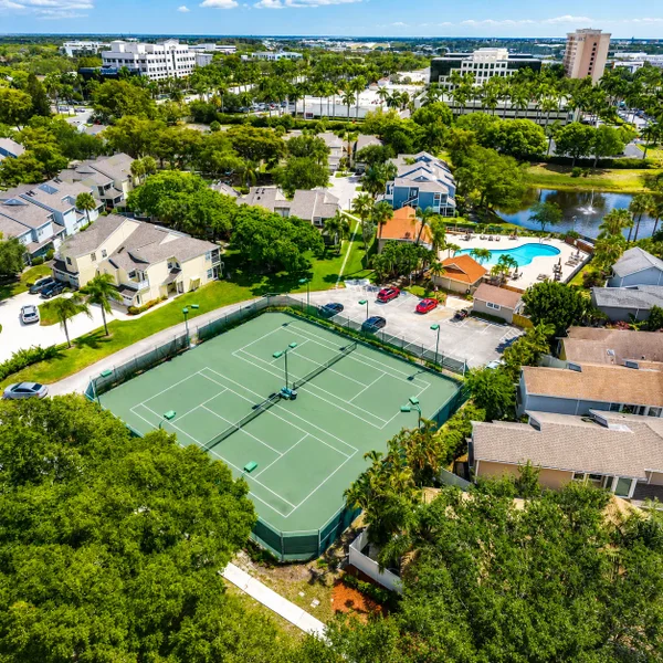 Carriage Houses in Fairfield at Boca, Boca Raton real estate, neighborhood amenities: tennis courts.