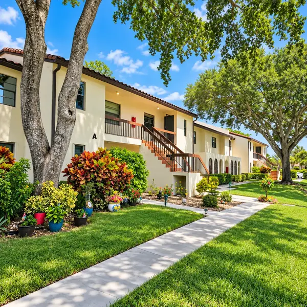 Glades of Boca Lago 55+ neighborhood in Boca Raton with manicured lawns, mature trees, and condo residences.