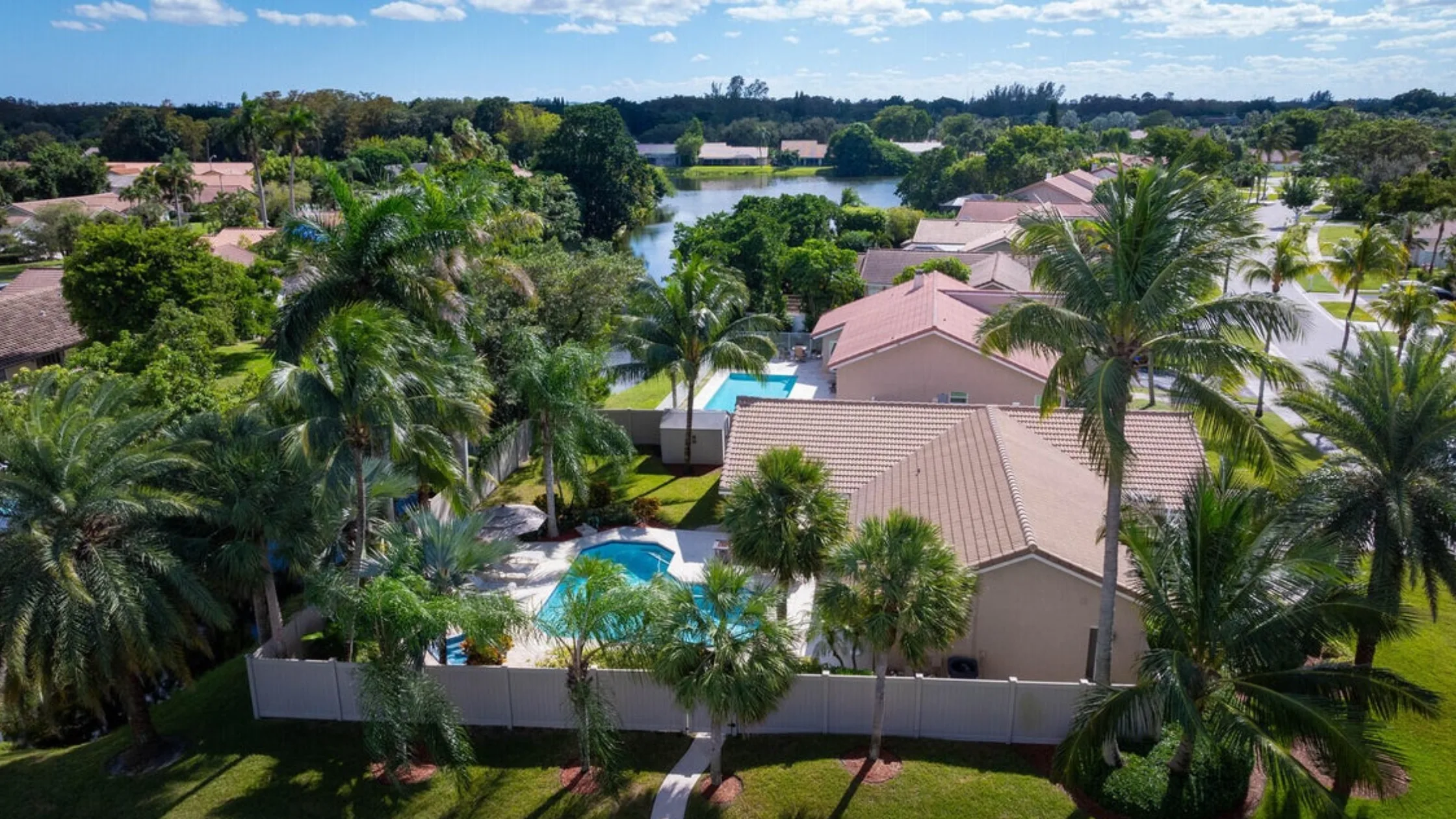 Escondido, Boca Raton Amenities