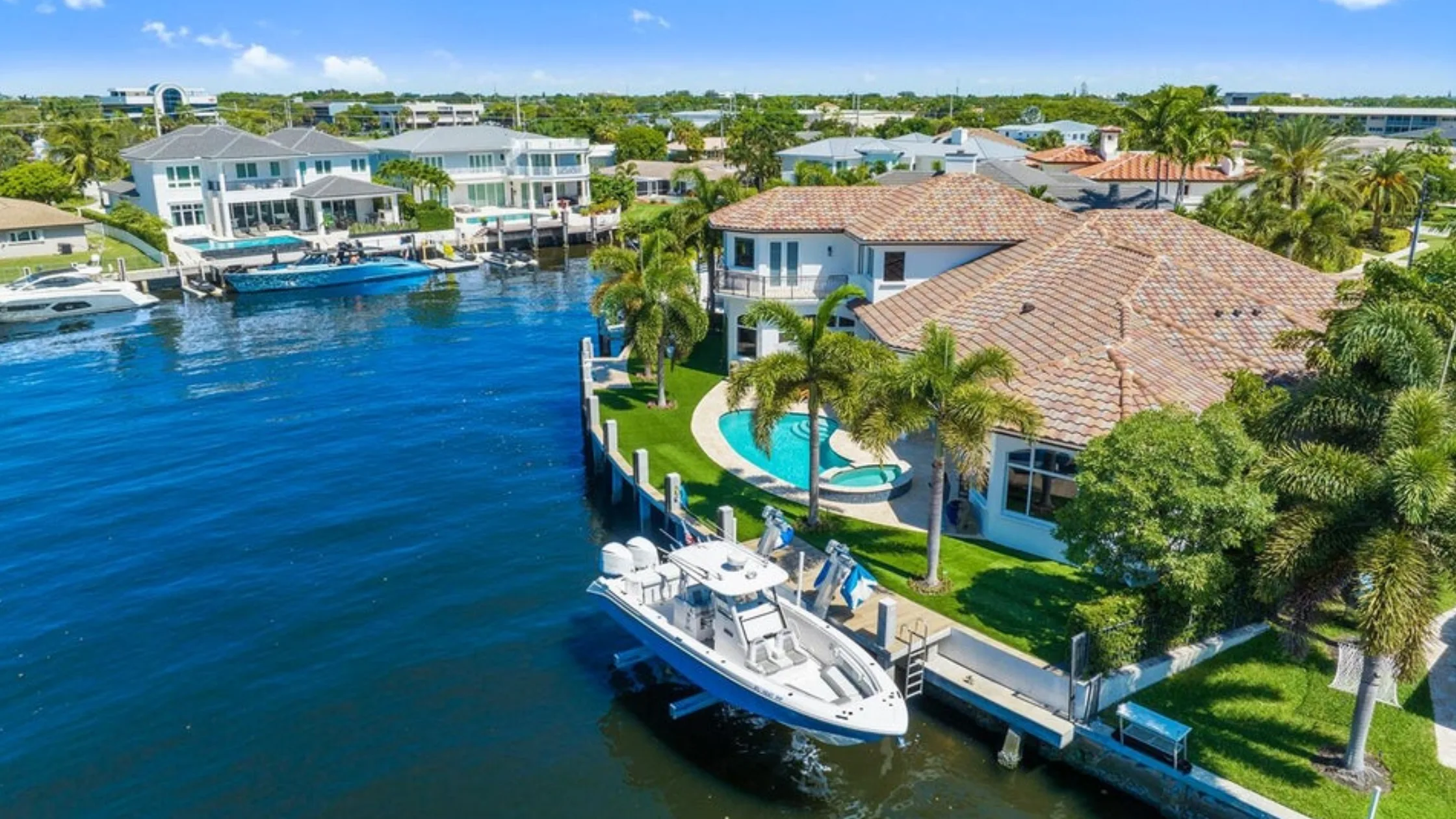 Lake Rogers Isle Amenities